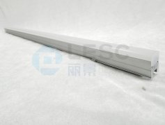 為什么線條燈硅膠燈罩擠出時要噴油？